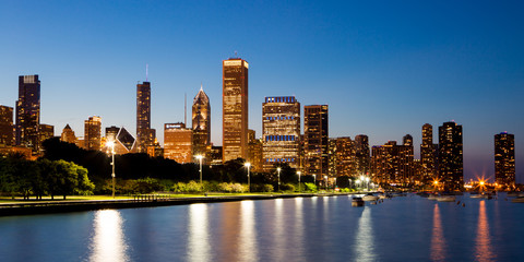 Fototapeta premium Chicago Skyline at Dusk