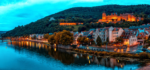 Fototapeta premium Stadt am Fluss