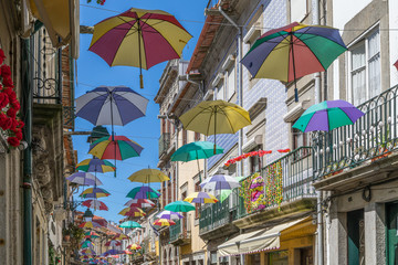 Fototapeta na wymiar Rue colorée de Viana do Castelo, Portugal