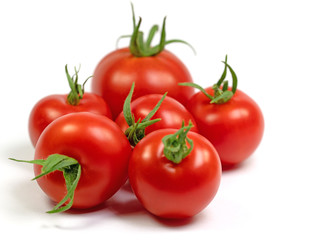 Rote Tomaten, Solanum lycopersicum, vor weißem Hintergrund