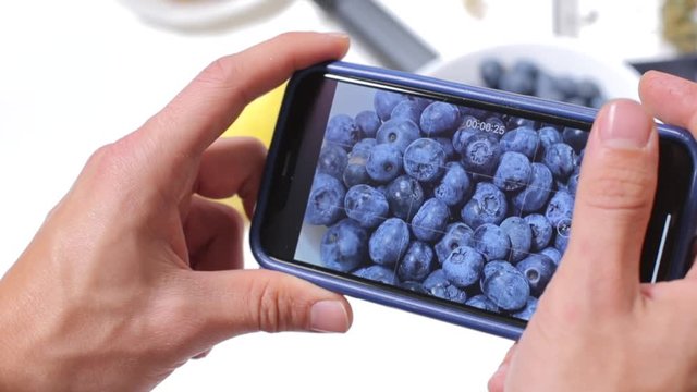 blogger makes a video of blueberries, healthy eating