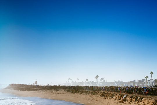 USA, California, Newport Beach. A Big Crowd Packs The Sand To Watch A Large Wave Known As 'The Wedge'.