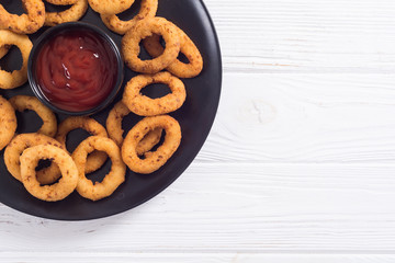 Crunchy fried onion rings and ketchup