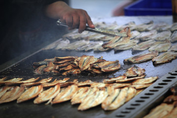    Nasıl telaffuz edildiğini öğrenin fish bread on the boat
