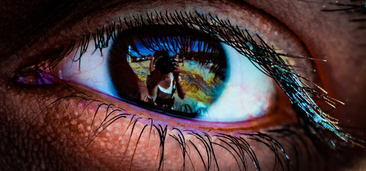 bola ocular u ojo de cerca macro con reflejo de camara en retina