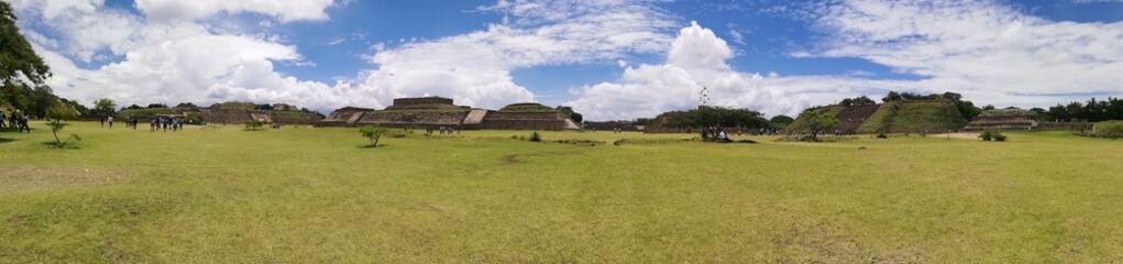 Obraz premium landscape with green field and blue sky