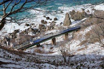 《五能線が走る風景（冬）》青森県深浦町