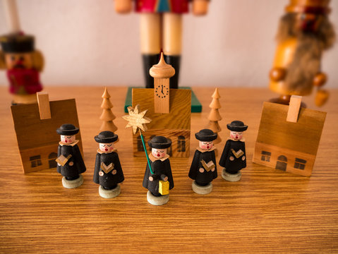 Traditional Christmas wooden figurines - Christmas carol singers