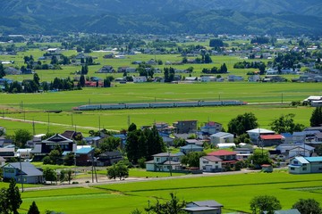 《秋田新幹線が走る風景（春〜夏）》秋田県