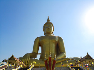 Fototapeta premium golden buddha statue