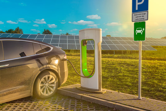 Ladestation Solar Stromtankstelle Elektrotankstelle Elektroauto Solaranlage Tanksäule Elektromobilität