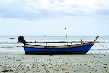 Fototapeta na wymiar the big boat on the beach