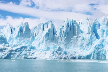 Foto op Aluminium Mooie foto van ijsbergen in gletsjer Perito Moreno, in Patagonië, Argentinië © Sebastian Mojsa/Wirestock