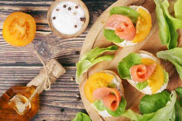 Sandwiches with salmon and cheese