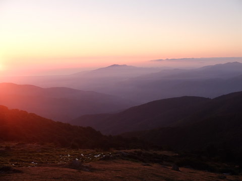 ciel de montagne et soleil levant