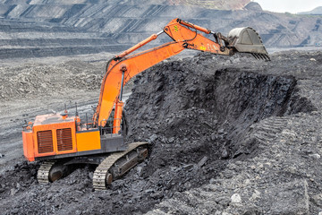 Coal mining with a hydraulic excavator.