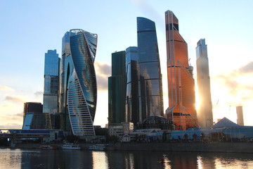 Fototapeta na wymiar modern office building in Moscow