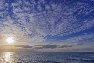 Colorful photo of a majestic sky full of clouds and the sea reflecting the rays of the sun - Horizon in the sea