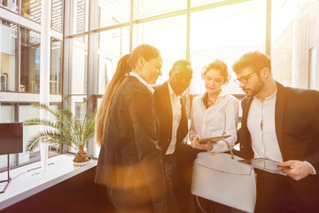 Business Teamwork Meeting mit Tablet Computer