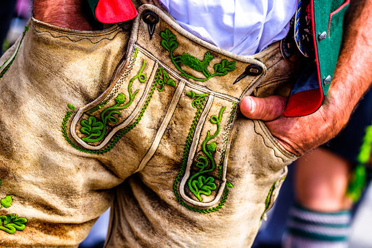 Ledertracht Bilder – Durchsuchen 3,192 Archivfotos, Vektorgrafiken und  Videos | Adobe Stock