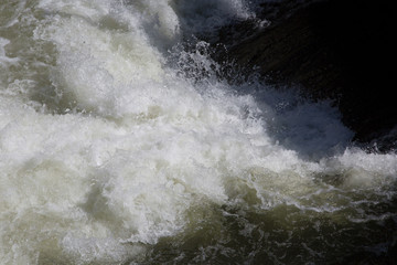 Wassersprudel / Stauwehr