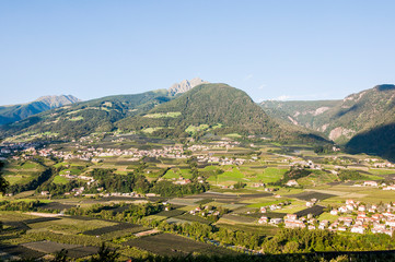 Dorf Tirol, Passeier, Fluss, Passeiertal, Vorderpasseier, Hafling, Meran, Weinberge, Obstbäume, Wanderweg, Sommersport, Sommer, Abendstimmung, Südtirol, Italien