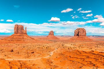 The fantastic views from the visitor center in the parking lot of the iconic Monument Valley National Park. Utah, USA