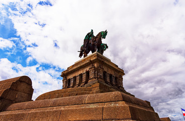 Deutsches Eck in Koblenz mit Rhein und Mosel in Rheinland-Pfalz Oberes Mittelrheintal Deutschland...
