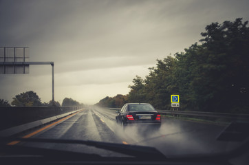 Fototapeta na wymiar bad weather on the highway