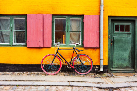 Fixed gear bike in front of a range home building in Copenhagen