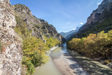 Fluss Aoos im Pindos-Gebirge - 285118947