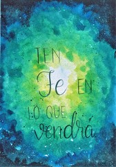 This is a handmade painting, using watercolors. It says: Ten fe en lo que vendrá or Have faith in what will come.