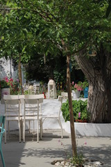 Ein Platz in der Griechischen Natur