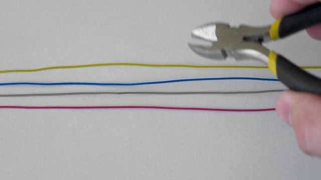 After a long choice, the hand cuts one of the colored wires with wire cutters. Minesweeper defuse bomb