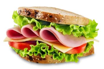 Deurstickers Sandwich met volkoren brood, salade, kaas, tomaat en ham op een witte geïsoleerde achtergrond © nata_vkusidey