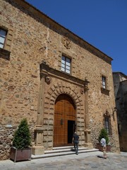 Puerta Palacio Episcopal Caceres