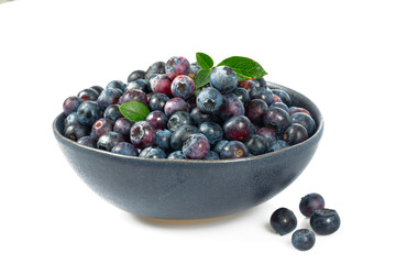 fresh blueberries in a black bowl