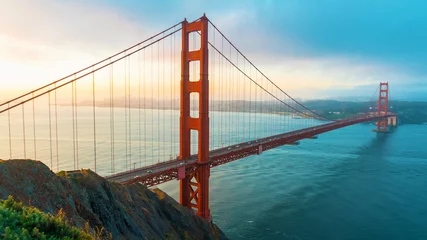 Photo sur Plexiglas Pont du Golden Gate Le Golden Gate Bridge de San Francisco au lever du soleil depuis le comté de Marin