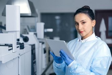 Female scientist in the laboratory	