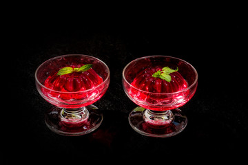 赤いゼリー　Beautiful cold delicious red jelly