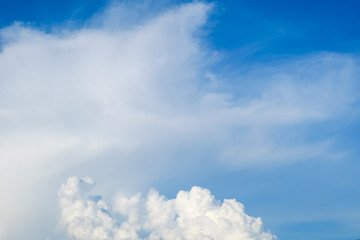 Fototapeta na wymiar 【写真素材】 青空　空　雲　夏の空　背景　背景素材　8月　コピースペース　