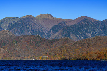 日光白根山と中禅寺湖の紅葉