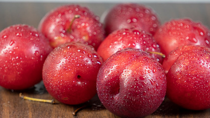 sprinkle water on many red plums