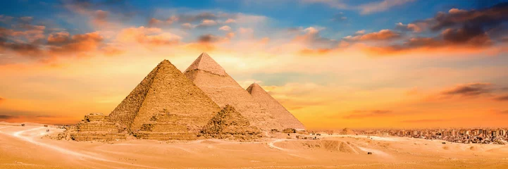 Foto op Aluminium Panorama van de grote piramides van Gizeh bij zonsondergang © Günter Albers