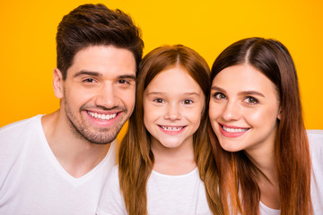 Close up photo of dad mom and small foxy lady happy together wear casual outfit isolated yellow background