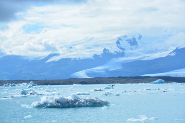 ヨークルスアゥルロゥン氷河湖