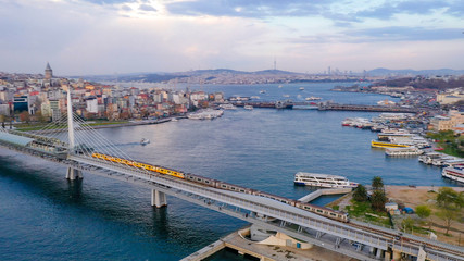 Obraz premium The Golden Horn, also known by its modern Turkish name, Haliç, is a major urban waterway and the primary inlet of the Bosphorus in Istanbul, Turkey.