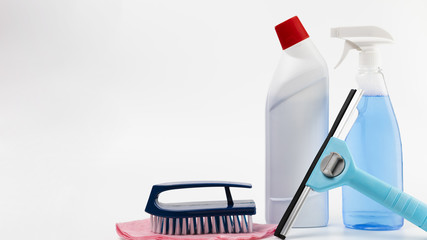 Arrangement with cleaning products and white background
