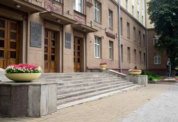 Fototapeta na wymiar University building with entrance and steps.