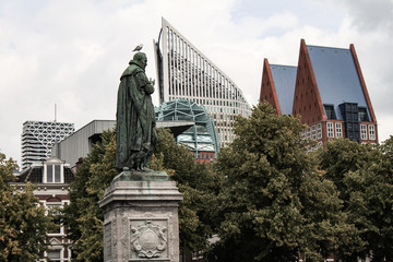 Wilhelm von Oranien schaut auf das moderne Den Haag